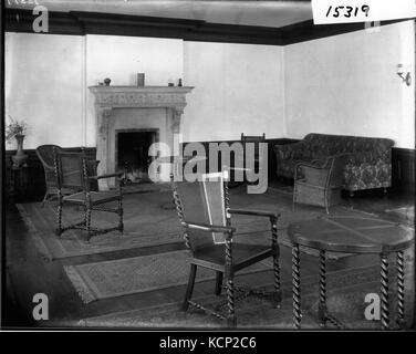 Bishop Hall parlor 1916 (3190739649) Stock Photo