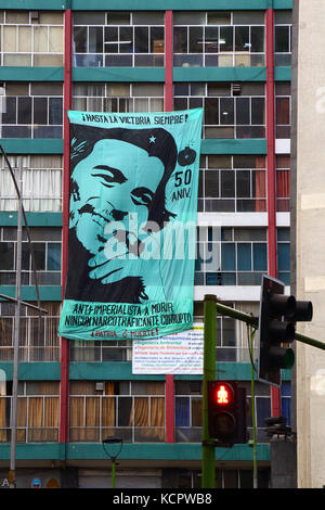 La Paz, Bolivia. 6th Oct, 2017. A banner to commemorate the 50th anniversary of Che Guevara's death hangs on the UMSA University Engineering Faculty building in La Paz city centre. Che was killed by Bolivian troops in La Higuera on 9th October 1967; the government and social movements will be holding various events on that date at the location. Credit: James Brunker/Alamy Live News Stock Photo