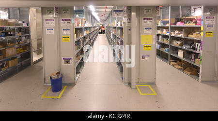 A view of the interior of the Amazon logistics centre in Graben (Bavaria), Germany, 4 October 2017. Around 1,900 workers are employed in the facility. They process and send around 200,000 articles every day. Photo: Stefan Puchner/dpa Stock Photo