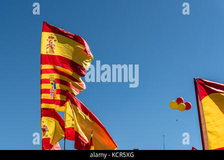 Madrid, Spain. 7th Oct, 2017. Large numbers of people in Madrid, Spain's capital, for an anti-separatist demonstration. The Spanish flag has become more visible in Spain, as people have responded to the call to stop Catalan separatism. Juan Jimenez/Alamy Live News Stock Photo