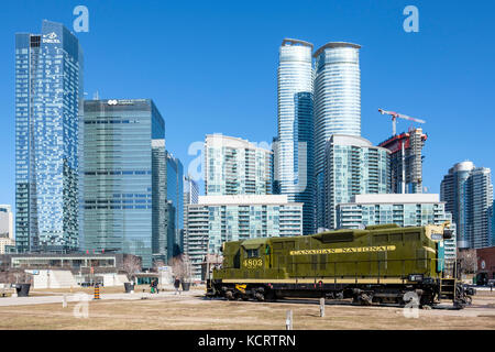 Toronto Railway Museum, Roundhouse Park, 4803 Canadian National Railway green locomotive, modern buildings in background, Toronto, Ontario, Canada. Stock Photo