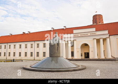 Vilnius, Lithuania - February 13, 2016: Statue of Mindaugas, the first known Grand Duke of Lithuania, in front of Lithuanian National Museum. The Towe Stock Photo