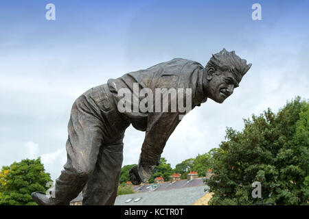 Bronze Fred Trueman Statue,Skipton,North Yorkshire,England,UK. Stock Photo