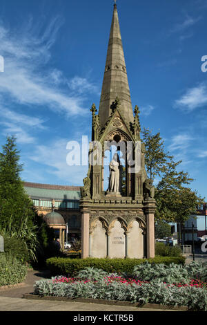 Statue of Queen Victoria in 1887 to commemorate the Golden Jubilee,Station Square,Harrogate,North Yorkshire,England,UK. Stock Photo