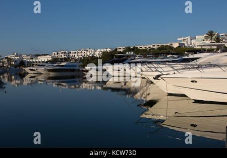 Yachts moored in Marina De Cala D'Or, Cala d'Or, Majorca, Balearic Islands, Spain. Stock Photo