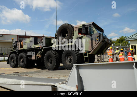 Members of the 218th Brigade Support Battalion, South Carolina National Guard, partnered with the U.S. Army Reserve to conduct port operations training in Charleston, South Carolina, Aug. 22, 2016, as part of Exercise Trans Warrior 16. The exercise provided the Soldiers with hands-on training for loading vehicles onto a naval vessel. (U.S. Army National Guard photo by 1st Lt. Jessica Donnelly, 108th Public Affairs Detachment) Stock Photo