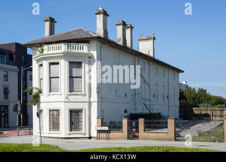 Former Bute Road railway station building, now boarded up, Cardiff Bay, Cardiff, UK. The disused platform is seen on the right. Stock Photo