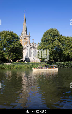 Holy Trinity Church (Shakespeare's burial place) on the River Avon with tour boat, Stratford-upon-Avon, Warwickshire, England, United Kingdom, Europe Stock Photo