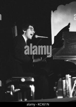 Stephen Schlaks in concert, Alessandria (Italy), 1981 Stock Photo - Alamy