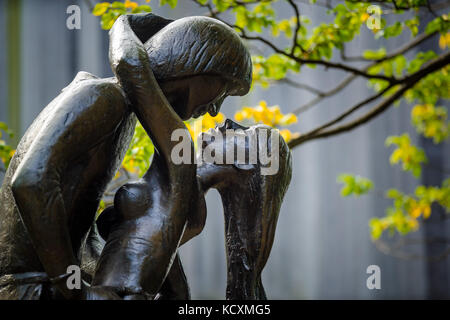 Romeo and Juliet bronze statue near the Delacorte Theater in Central Park. Manhattan, New York City Stock Photo