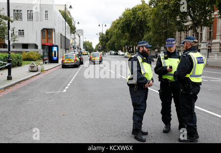 London, UK. 7th Oct, 2017. Policemen stand guard near Natural History Museum in London, UK, on Oct. 7, 2017. A number of people were injured Saturday after a car ploughed into pedestrians outside Natural History Museum, London Metropolitan Police said. Credit: Han Yan/Xinhua/Alamy Live News