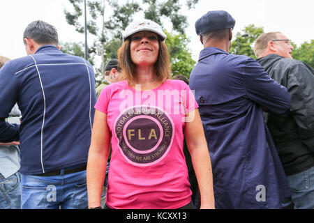 London, UK. 7th Oct, 2017. The Football Lads Alliance demonstration from Park Lane to Westminster Bridge to raise issues relative to extremism and better control of terrorist suspects. At the same time a counter demonstration organised by Stand Up To Racism is taking place. Penelope Barritt/Alamy Live News
