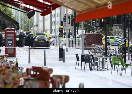 South Kensington. London, UK. 7th Oct, 2017. Police officers cordon off around Natural History Museum, South Kensington following a car mounted the pavement injuring 11 people. According to police the incident was not terror-related Credit: Dinendra Haria/Alamy Live News Stock Photo