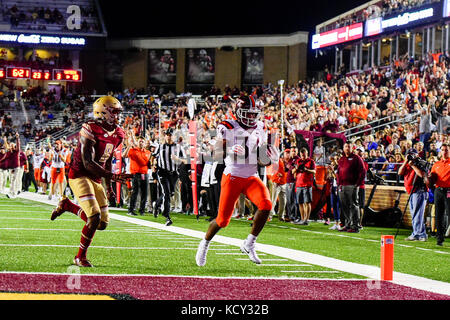 Chestnut Hill, Mass. 7th Oct, 2017. Virginia Tech Hokies running back Travon McMillian (34) runs in for a touchdown during the NCAA division 1 football game between the Virginia Tech Hokies and the Boston College Eagles, held at Alumni Stadium, in Chestnut Hill, Mass. Eric Canha/CSM/Alamy Live News Stock Photo