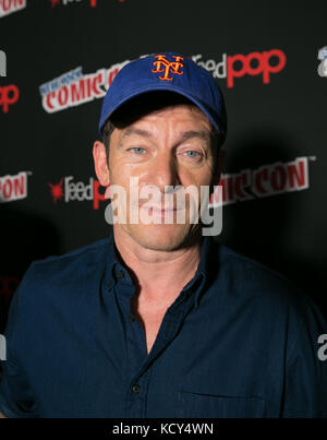 New York, New York October 7th 2017. Star Trek Cast Poses for Exclusive Portraits Back Stage at Madison Square Garden. Credit: Sppider/Alamy Live News Stock Photo