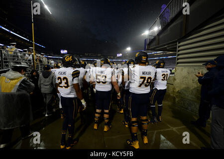 Seattle, WA, USA. 7th Oct, 2017. The Cal Bears wait to get onto the field before a PAC12 football game between the Cal Bears and the Washington Huskies. The game was played at Husky Stadium on the University of Washington campus in Seattle, WA. Jeff Halstead/CSM/Alamy Live News Stock Photo