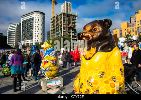 Birmingham, UK. 8th October, 2017. The final farewell of all the Big Sleuth bears with most of the bears at Eastside Park and 22 of the bears inside Millennium point. Its the last chance for the public to see all the bears together in one place before they are auctioned off to raise money for the Birmingam Childrens Hospital. Credit: steven roe/Alamy Live News Stock Photo