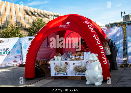 Birmingham, UK. 8th October, 2017. The final farewell of all the Big Sleuth bears with most of the bears at Eastside Park and 22 of the bears inside Millennium point. Its the last chance for the public to see all the bears together in one place before they are auctioned off to raise money for the Birmingam Childrens Hospital. Credit: steven roe/Alamy Live News Stock Photo