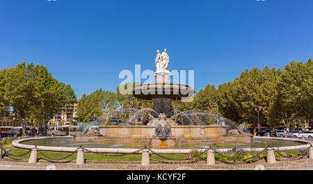 Fontaine-en-pierre-reconstituée-avec-statue-ange-Cupidon-et-jests-remontants-modèle-Paradiso