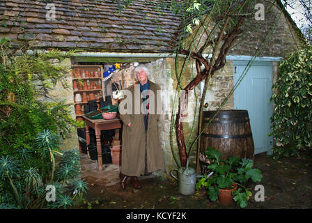 Mary Keen and her garden shed Stock Photo