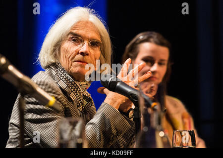 Essen, Germany. 8 October 2017. L-R: Donna Leon, Annett Renneberg. American novelist Donna Leon - writer of the Commissario Brunetti series set in Venice, Italy, headlines the lit.Ruhr literature festival. Event with German actress Annett Renneberg and presenter Antje Deistler at Zeche Zollverein. From 4th to 8th October 2017 the international literature festival lit.RUHR presents well known international authors in interviews and readings. Stock Photo