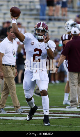 October 6, 2017: Alabama Crimson Tide quarterback Jalen Hurts (2) during the NCAA football game between the Alabama Crimson Tide and the Texas A&M Aggies at Kyle Field in College Station, TX; John Glaser/CSM. Stock Photo