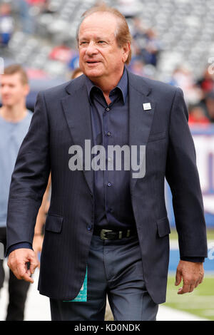 East Rutherford, New Jersey, USA. 8th Oct, 2017. Los Angeles Chargers CEO Dean Spanos looks on prior to the NFL game between the Los Angeles Chargers and the New York Giants at MetLife Stadium in East Rutherford, New Jersey. Christopher Szagola/CSM/Alamy Live News Stock Photo
