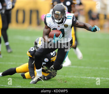 Pittsburgh, PA, USA. 8th Oct, 2017. Jaguars helmet during the Pittsburgh  Steelers vs Jacksonville Jaguars game at Heinz Field in Pittsburgh, PA.  Jason Pohuski/CSM/Alamy Live News Stock Photo - Alamy