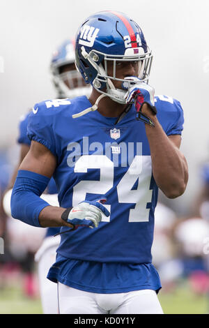 New York Giants' Eli Apple, left, breaks up a pass intended for Seattle ...