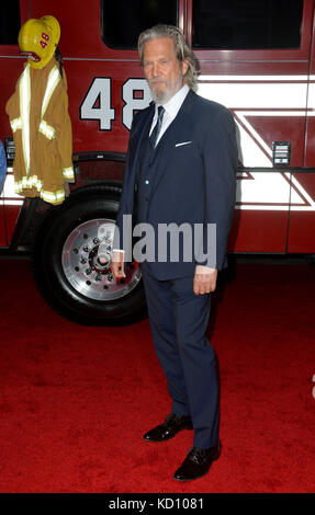 Los Angeles, USA. 8th Oct, 2017. Jeff Bridges at the premiere for 'Only The Brave' at the Regency Village Theatre, Westwood.  Picture: Sarah Stewart Credit: Sarah Stewart/Alamy Live News Stock Photo