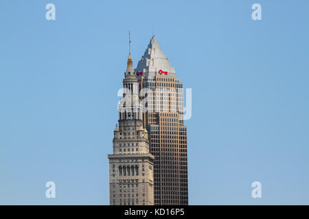 Key Tower, completed in 1991 (right) and Terminal Tower, completed in 1930 (left) are the tallest and second tallest buildings, respectively, in Cleve Stock Photo