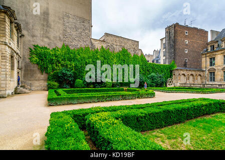Beautiful garden within the Hôtel de Sully. The Hôtel de Sully is a Louis XIII style private mansion within the Marais area of Paris. Stock Photo