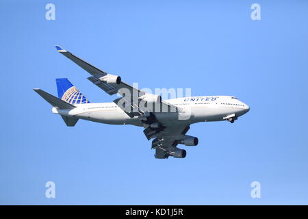 United Boeing 747 Flies Low Pass in San Francisco Fleet Week Airshow Stock Photo