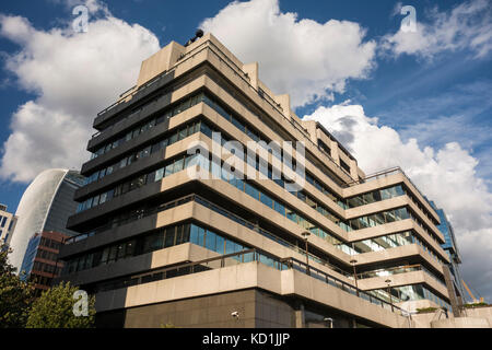 Seventies architecture St Magnus House by Richard Seifert & Partners, Lower Thames Street, London, UK Stock Photo