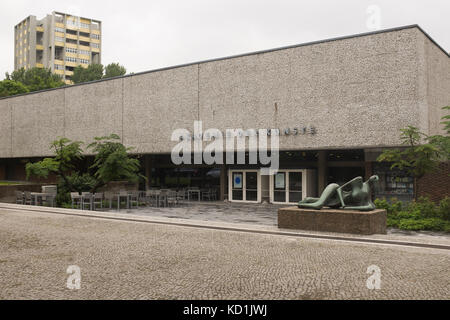 BERLIN, 23rd JUNE: The 'Akademie der Kunste'  (German for Academy of Arts) and 'Die Liegende' sculpture in Berlin on June 23rd, 2017. Stock Photo