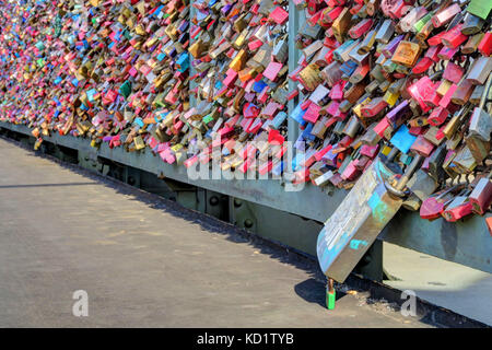 Love locks on Hohenzollernbrücke ( Hohenzollern Bridge) in Cologne (Köln/Koeln), Germany. Stock Photo