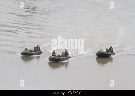 London UK. 10th October 2017. A group of British Army Green beret commando Marine soldiers on a training exercise on the River Thames in Putney Stock Photo