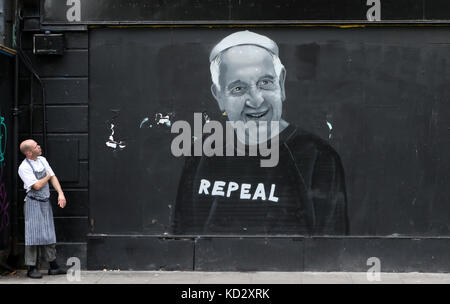 Dublin, Ireland. 10th October 2017.  Street art in Dublin City centre depicting Pope Francis wearing a ‘Repeal’ jumper. A referendum on whether or not to repeal the Eighth Amendment of the Irish Constitution will be held in 2018. The Eighth Amendment equates, in law, the right to life of the unborn child with the right to life of the mother. Therefore abortion is only available in very limited medical circumstances. Credit : Laura Hutton/Alamy Live News. Stock Photo