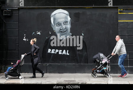 Dublin, Ireland. 10th October 2017.  Street art in Dublin City centre depicting Pope Francis wearing a ‘Repeal’ jumper. A referendum on whether or not to repeal the Eighth Amendment of the Irish Constitution will be held in 2018. The Eighth Amendment equates, in law, the right to life of the unborn child with the right to life of the mother. Therefore abortion is only available in very limited medical circumstances. Credit : Laura Hutton/Alamy Live News. Stock Photo