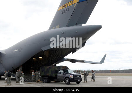 U.S. Airmen of the 169th Logistics Readiness Squadron of the South Carolina Air National Guard and members of the 14th Airlift Squadron at Joint Base Charleston, S.C., prepare to unload support equipment for the Vigilant Guard exercise March 5, 2015, at McEntire Joint National Guard Base S.C. Vigilant Guard is series of federally funded disaster-response drills conducted by National Guard units working with federal, state and local emergency management agencies and first responders. (U.S. Air National Guard photo by Airman 1st Class Ashleigh S. Pavelek/Released) Stock Photo