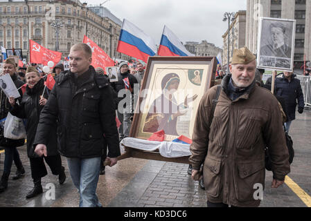 The 9 of May, thousands people from Moscow and around come into the center to celebrate the end of the war. From Beleradska station till the red squar Stock Photo