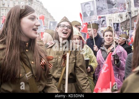 The 9 of May, thousands people from Moscow and around come into the center to celebrate the end of the war. From Beleradska station till the red squar Stock Photo