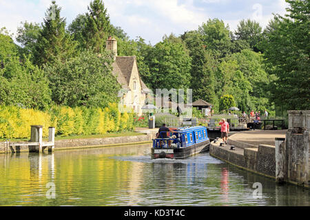 Narrowboat entering Iffley Lock on River Thames, Oxford, UK Stock Photo