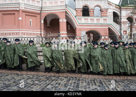 The 9 of May, thousands people from Moscow and around come into the center to celebrate the end of the war. From Beleradska station till the red squar Stock Photo