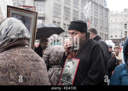 The 9 of May, thousands people from Moscow and around come into the center to celebrate the end of the war. From Beleradska station till the red squar Stock Photo