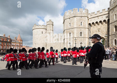 Windsor Castle security, Armed police at Windsor Castle, Windsor, Berkshire UK Stock Photo