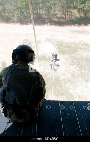 Soldiers from the 4th Battalion, 160th Special Operations Aviation ...