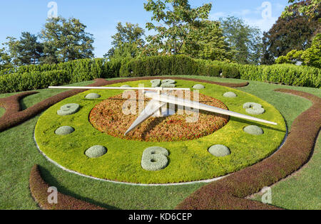L'Horloge Fleurie (Flower Clock) in the Jardin Anglais (English Garden), Old Town (Vieille Ville), Geneva (Genève), Lake Geneva, Switzerland Stock Photo