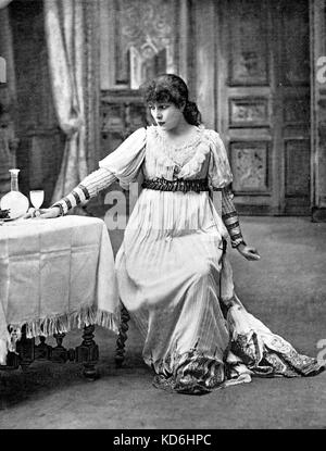 Sarah-Bernhardt in the role of Tosca in play by Victorien Sardou, in 1899, which inspired the creation of Puccini's opera, 'Tosca'.