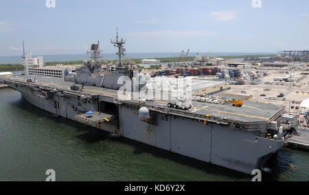 Fort Lauderdale, USA - April 30, 2011: USS Iwo Jima visiting the port of Fort Lauderdale, Florida. The vessel carries 26th Marine Expeditionary Unit t Stock Photo